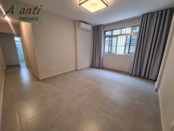 Apartamento à de 2 quartos , 83m², todo reformado, localizado no bairro Embaré - Santos/SP