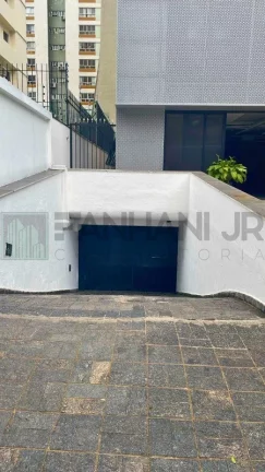 Imagem Prédio Monousuário localizado no privilegiado bairro do Jardim Europa, em uma região de fácil acesso por transporte público e particular. Com um ter