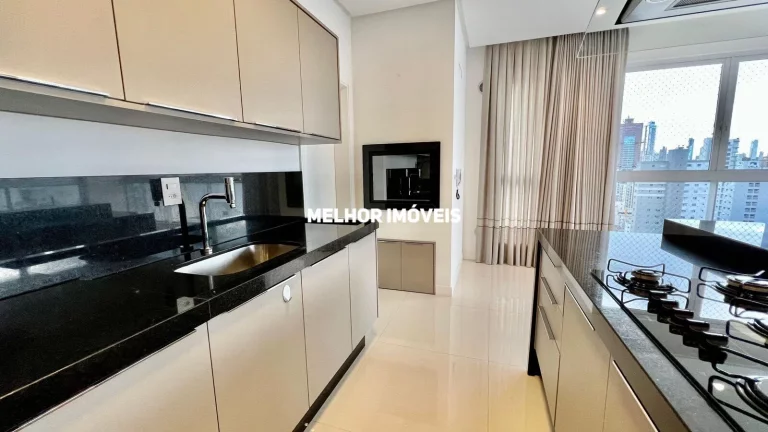 Imagem Apartamento á venda com 3 suítes e 3 vagas localizado no centro de Balneário Camboriú