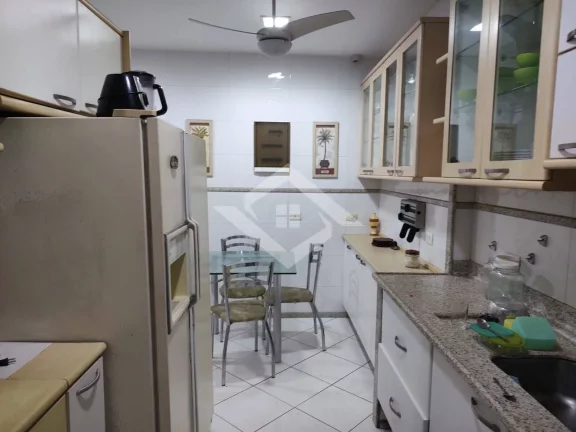 Imagem Apartamento de 3 Quartos para Venda em Copacabana com 165 m²