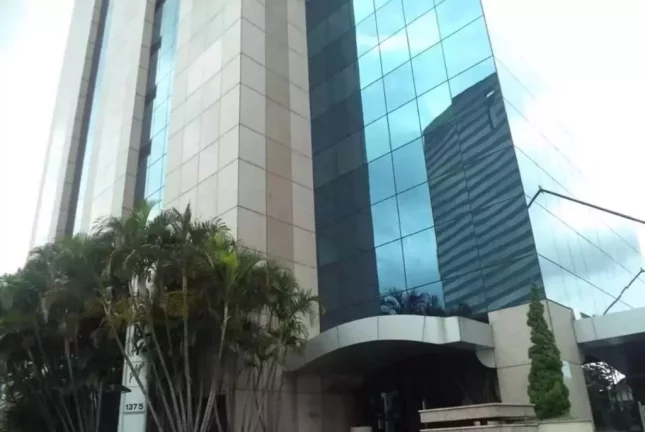 Imagem Laje Comercial de Alto Padrão em Pinheiros, São Paulo-SP: 5 Salas, 13 Banheiros, 21 Vagas de Garagem - 775m²
