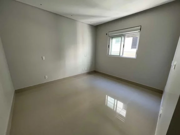 Imagem Apartamento com 4 suítes e 3 vagas de garagem em Meia Praia Praia Itapema/SC