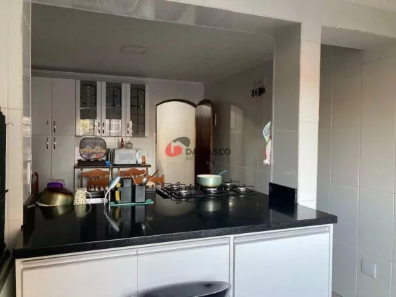Imagem Sobrado à venda 2 Quartos, 1 Suite, 3 Vagas, 211M², Cerâmica, São Caetano do Sul - SP