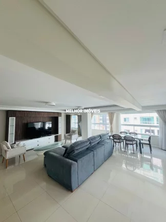 Imagem Cobertura á venda com 4 dormitórios, 3 vagas de garagem e piscina privativa localizada no centro de Balneário Camboriú/SC