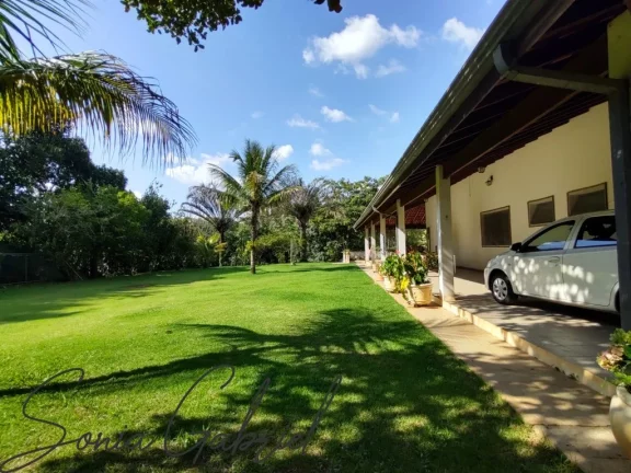 Chácara de luxo à venda em Louveira-SP, no bairro Monterrey, com 4 quartos, 4 suítes e 365,65m² de área!