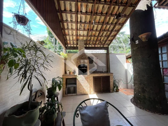 Imagem Casa Triplex de 4 Quartos para Venda na Taquara com 130 m²