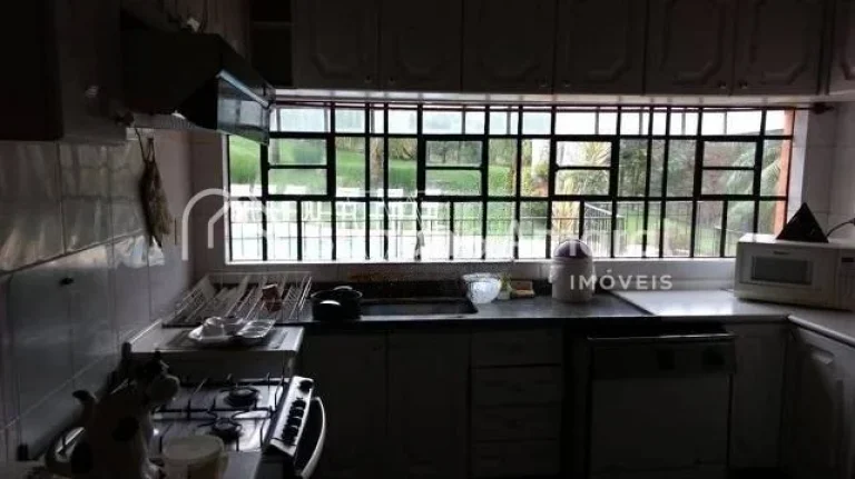 Imagem Casa com arquitetura diferenciada, com 3 quartos, living 4 ambientes, Home Theater com isolamento ac...