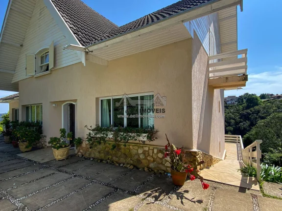 Imagem Casa à venda em Campos do Jordão – Casa com 06 suítes no Alto do Capivari
