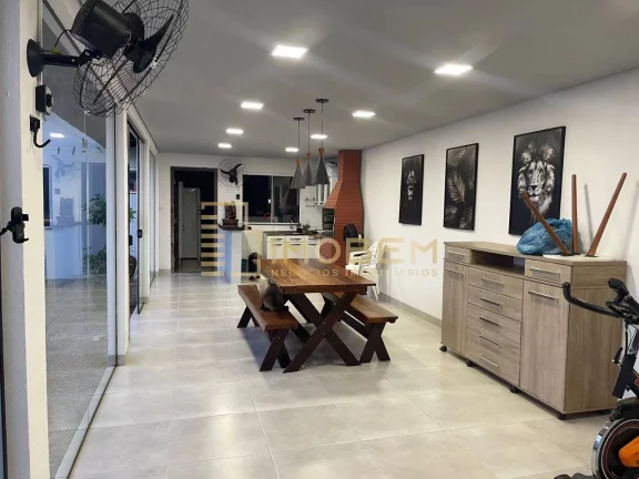 Imagem Imperdível casa à venda em Sinop-MT, Residencial Buritis: 3 quartos, 1 suíte, 1 sala, 3 banheiros, 2 vagas, 130m².