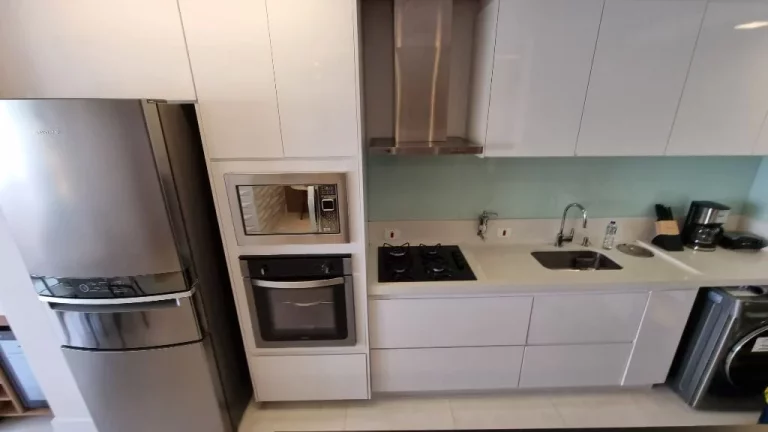 Imagem MARAVILHOSO APARTAMENTO TOTALMENTE REFORMADO, 2 VAGAS, VISTA MAR E LAZER.