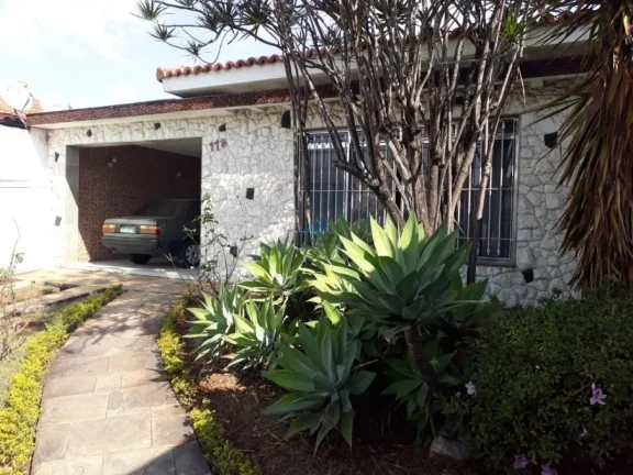 Imagem Casa à Venda no Centro de Carapicuíba com Terreno 600m²
