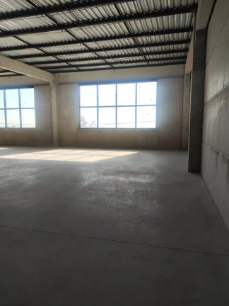 Imagem Salão Comercial de Alto Padrão para Locação em Sorocaba-SP - Jardim Ana Maria: 3 salas, 2 banheiros, 5 vagas de garagem, 1.720m².