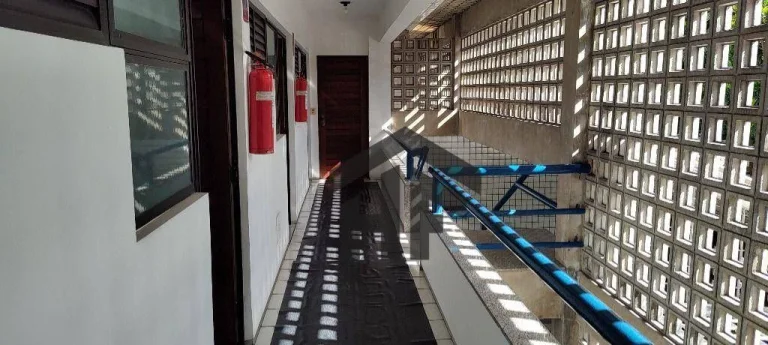 Imagem Casa Comercial para alugar ou vender, com 9 salas, localizada em Casa Forte, Recife - Pernambuco