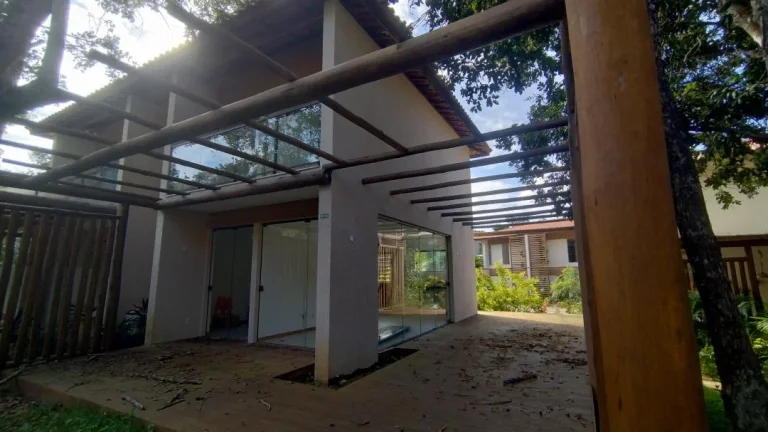 Imagem Oportunidade: Casa em Condomínio com Piscina na Praia do Forte - Venda!