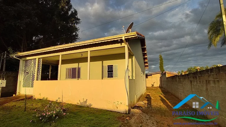 Imagem Oportunidade Imperdível: Casa Toda Avarandada à Venda!