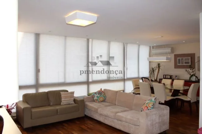 Imagem Belíssimo apartamento em andar alto, sendo 1 por andar, recém reformado com fino acabamento. Bem a...