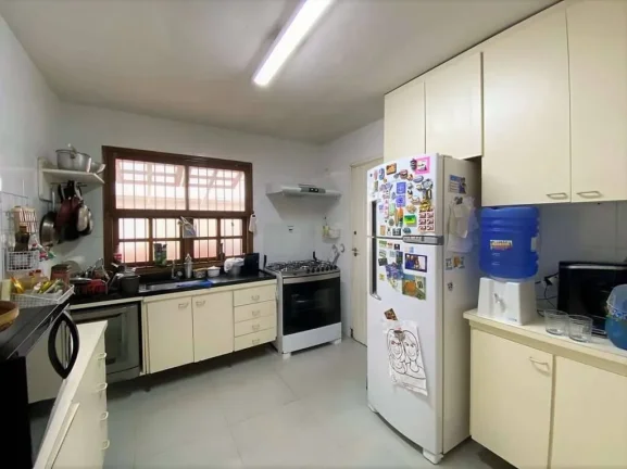Imagem Chác Vale do Rio Cotia - TÉRREA, 3 suítes, lote plano, piscina e gourmet!