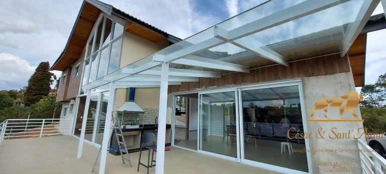 Imagem Casa com 350m² no Alto no Capivari em Campos do Jordão/SP