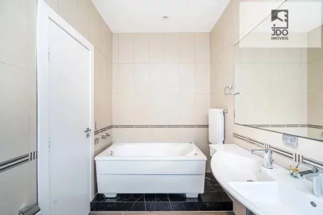 Imagem Casa Triplex a Venda no bairro Jardim Social - Curitiba, PR