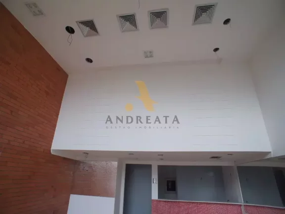 Imagem Centro Empresarial Sunplaza - Ótima loja frontal com 74m² com jirau, composta de piso frio.