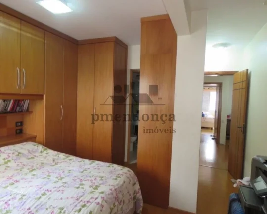Imagem Apartamento totalmente reformado, living para 2 ambientes, 3 dormitórios sendo 1 suíte, banheiro s...