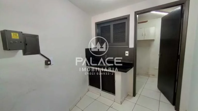 Imagem Excelente ponto comercial disponível para venda, com vão livre de 105m² e área construída total...