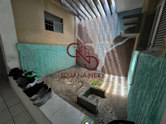 Imagem Prédio comercial com uma casa, 2 lojas e 11 kitinets