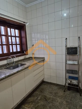 Imagem Imperdível: Casa à venda na Vila Mariana, São Paulo-SP. 3 quartos, 1 suíte, 2 salas, 3 banheiros, 2 vagas, 210m².