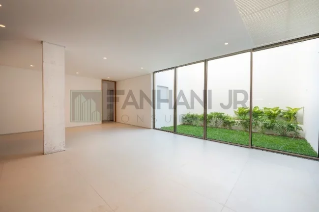 Imagem Imóvel de luxo na Vila Nova Conceição: casa de alto padrão com 3 quartos, 3 suítes e 3 vagas de garagem