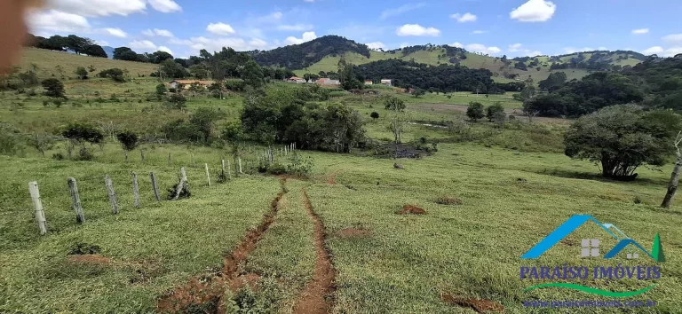 Imagem Refúgio Natural em Paraisópolis: Terreno Exclusivo com 5 Fontes de Água!