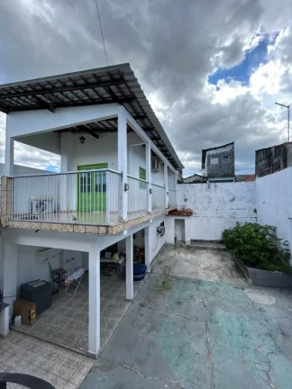 Imagem Casa ampla com 5 dormitórios sendo 3 suites , terraço , e 7 vagas de garagem, no conjunto Santos Dumont, na zona centro-oeste, pode ser financiada