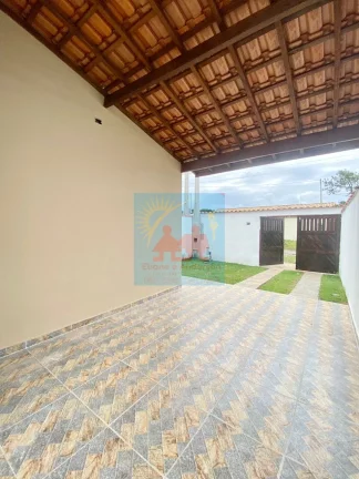 Imagem Oportunidade Única! Imóvel Lado Praia em Itanhaém com 2 Quartos, Sendo uma Suíte e Espaço para Construir uma Piscina