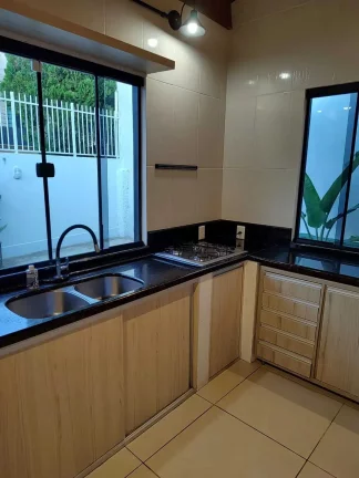 Imagem Casa alto padrão com 3 dormitórios sendo 1 suíte e garagem ampla em Balneário Camboriú