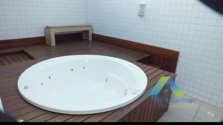 Imagem Linda cobertura tríplex com 3 dormitórios, 2 vagas, área gourmet com excelente localização e valor!