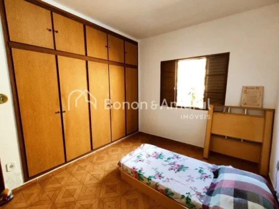 Imagem Casa com 3 Quartos, 2 Banheiros (1 interno e 1 externo)cCopa com área de luz e Sala de Jantar.
Sala...