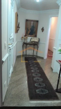 Imagem Apartamento de 300 m² (originalmente 273 m² na escritura), sendo um apartamento por andar. Possui ...