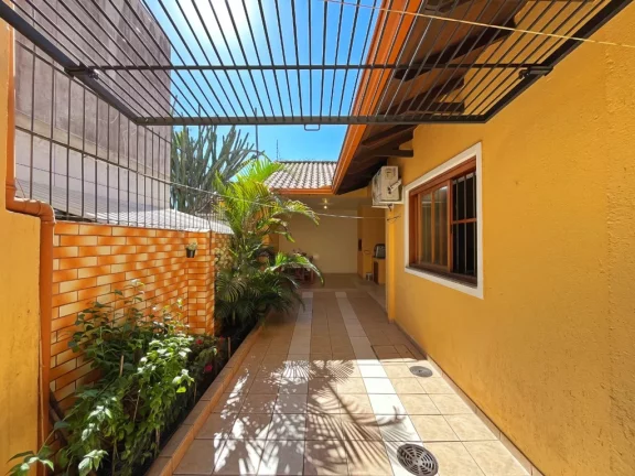 Imagem Casa à venda em Porto Alegre, Santana, com 3 quartos, 210m2