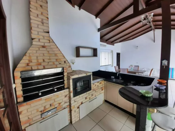 Imagem Casa alto padrão com 3 dormitórios sendo 1 suíte e 3 vagas em Balneário Piçarras