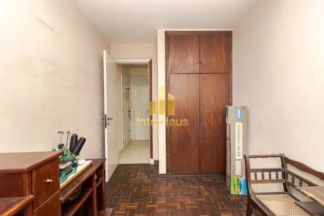 Imagem Esta residência se destaca pela planta generosa e ambientes amplos, oferecendo conforto, funcionali...