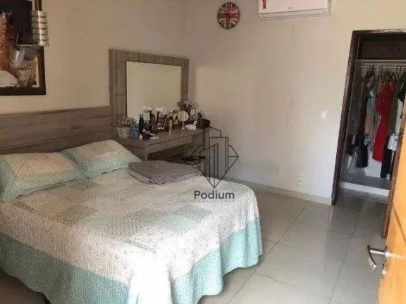 Imagem Casa de 1º andar com piscina nas proximidades de restaurantes e supermercado no Manaíra - CA0172