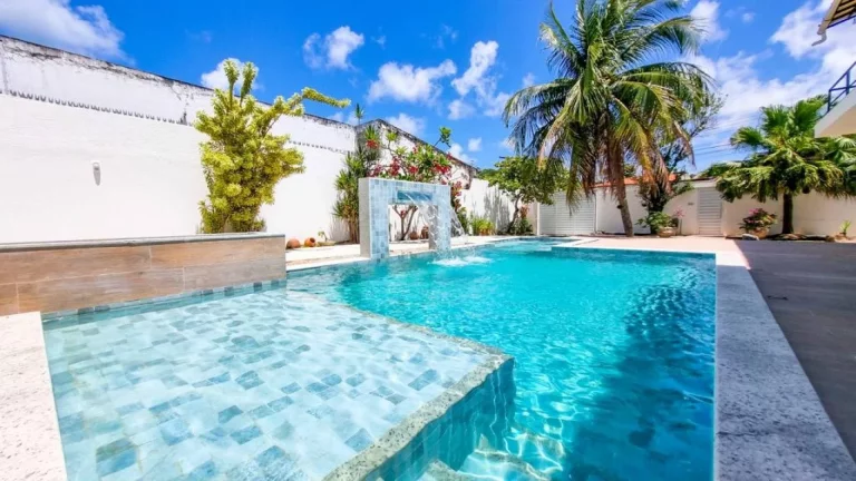 Imagem Casa de Rua no Robalo: 5 Suítes, Piscina e Salão de Festas à Venda