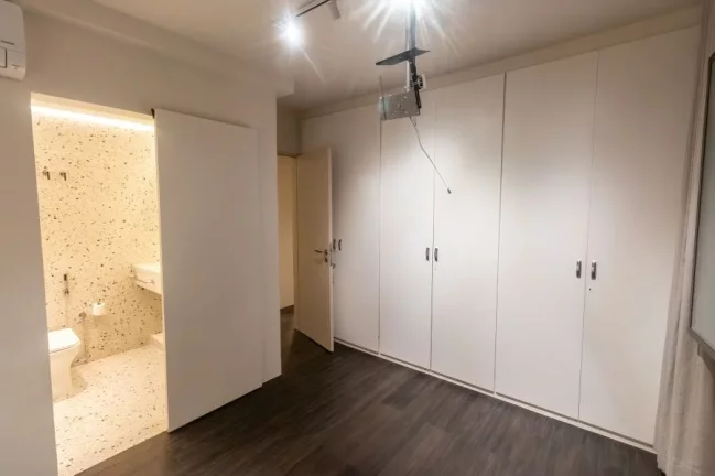 Imagem Apartamento reformado à venda na Vila Olímpia.
