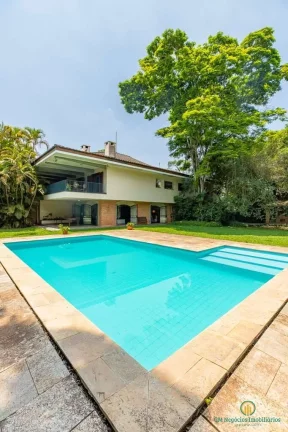 Imagem Casa com 6d/2sts, salão festas, piscina, gourmet! Em condomínio