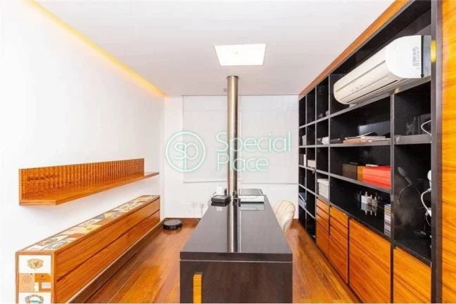 Imagem Apartamento impecável. São 26m² de área privativa, 4 dormitórios ( 3 suítes) e 5 vagas na gara...