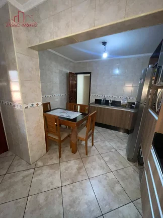 Imagem Casa 200m² - 4 Dorm - 1 Suíte - 2 Vagas
