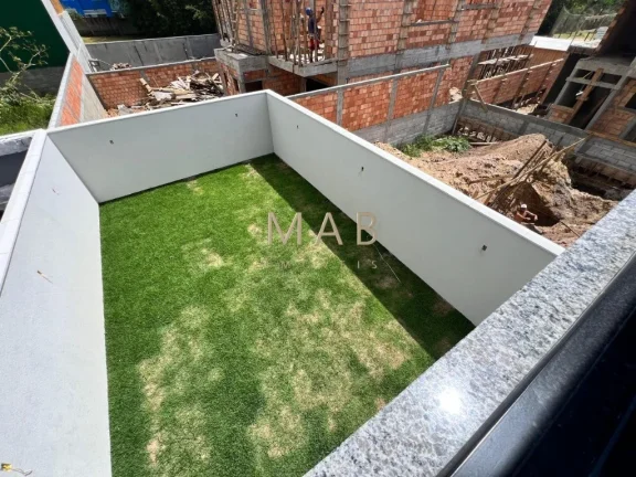 Imagem Imperdível casa à venda em Florianópolis-SC, no bairro Ingleses do Rio Vermelho, com 3 quartos, 3 suítes e 150m² de área.
