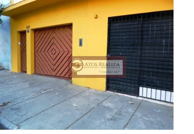 Imagem Grande oportunidade e muito lucrativo na vila Santa Catarina. Vendo imóvel com 3 casas + 1 salão comercial na Vila Santa Catarina. Casa 1= casa principal. Tem 2 dormitórios, sala, cozinha, banheiro. Tem também um sótão com 2 cômodos e 1 banheiro. Tem gara