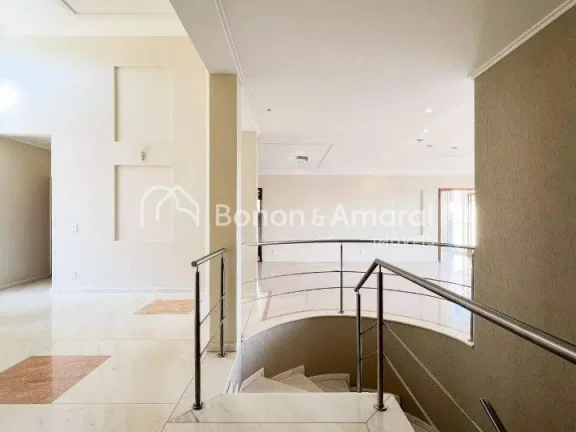 Imagem Sofisticada casa à venda no Alphaville Campinas. A residência possui uma área construída de 460 ...
