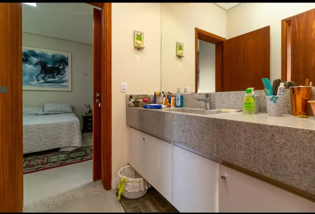 Imagem Casa em Condomínio de Luxo em Sorocaba-SP, Bairro Caguassu: 3 Quartos, 3 Suítes, 4 Salas, 5 Banheiros, 4 Vagas, 285m²!