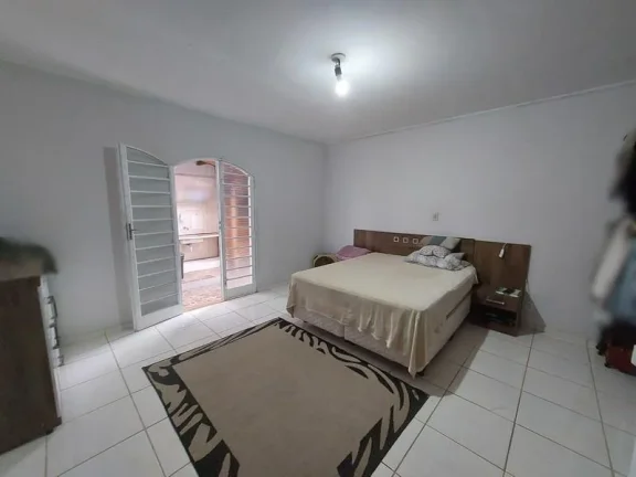 Imagem Casa de esquina 4 quartos - Boa Vista - em Botucatu